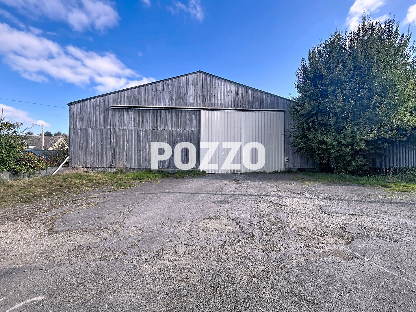 A Vendre - Entrepôt / local industriel - Notre Dame Du Touchet 1200 m2 - Terrain 3719m² - Eau/Electricité/Assainissement