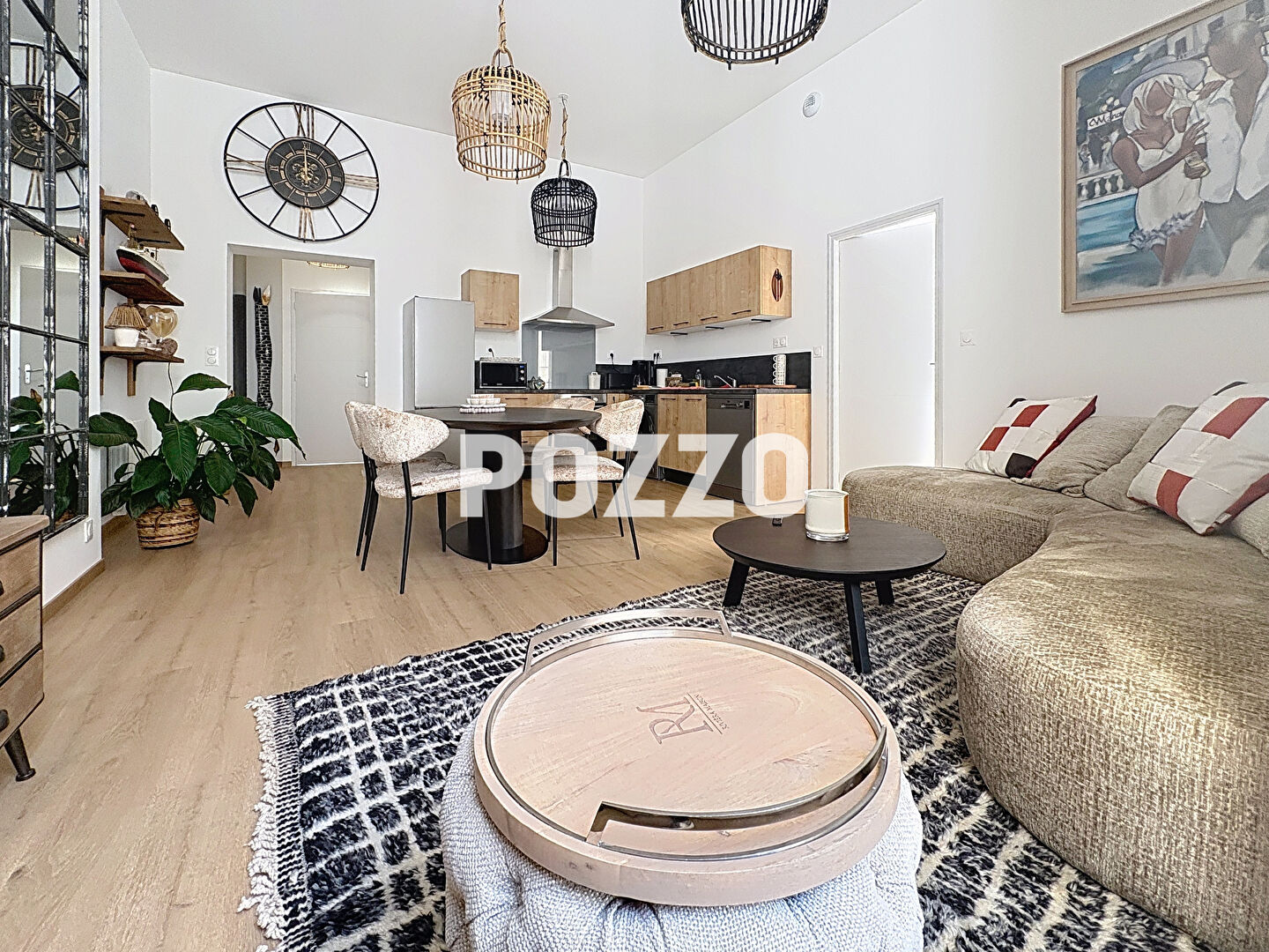 Photo MAGNIFIQUE APPARTEMENT A LOUER MEUBLE DE TYPE F3 REFAIT A NEUF EN PLEIN CENTRE VILLE DE CHERBOURG image 2/6