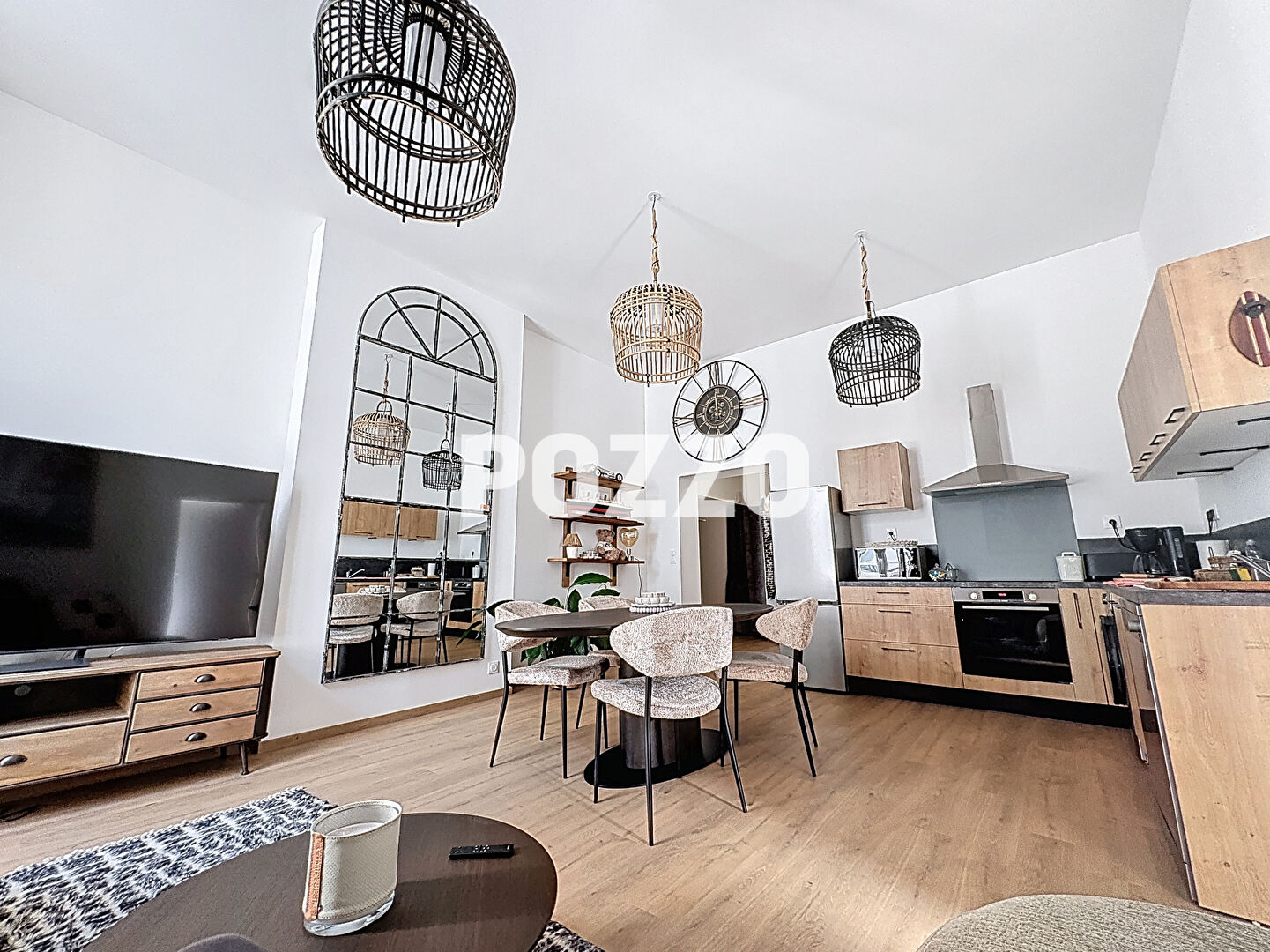 Photo MAGNIFIQUE APPARTEMENT A LOUER MEUBLE DE TYPE F3 REFAIT A NEUF EN PLEIN CENTRE VILLE DE CHERBOURG image 3/6