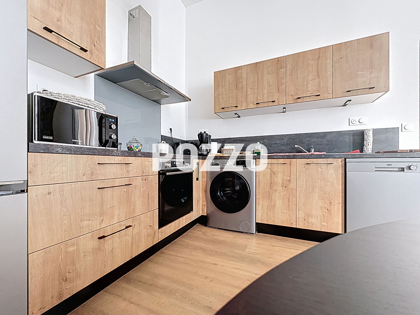 Photo MAGNIFIQUE APPARTEMENT A LOUER MEUBLE DE TYPE F3 REFAIT A NEUF EN PLEIN CENTRE VILLE DE CHERBOURG image 4/6