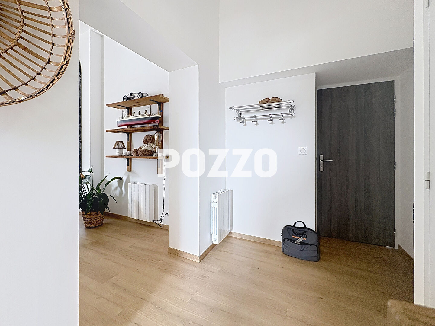 Photo MAGNIFIQUE APPARTEMENT A LOUER MEUBLE DE TYPE F3 REFAIT A NEUF EN PLEIN CENTRE VILLE DE CHERBOURG image 5/6