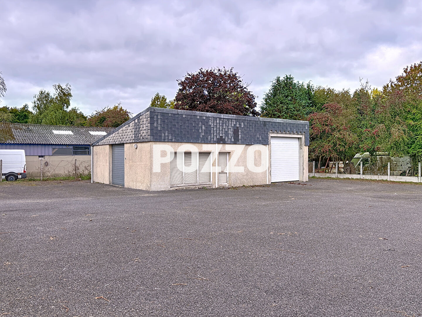 A louer hangar d'environ 100m²