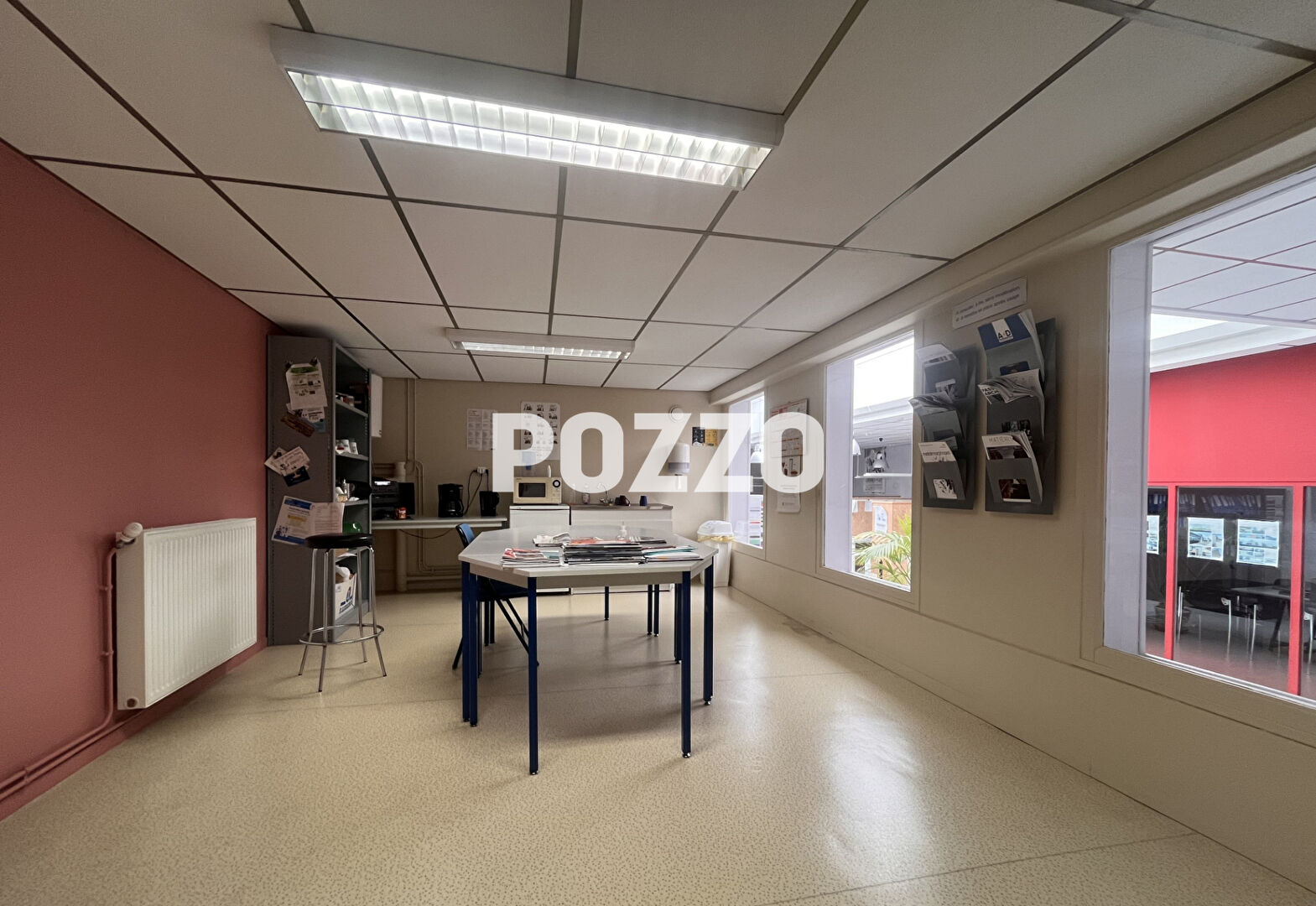 Photo Murs bureaux à vendre  en centre-ville de Coutances image 4/6