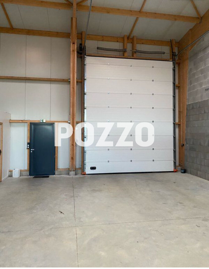 Photo Bâtiment neuf à louer 200 m² porte sectionnelle avec parkings proche AVRANCHES image 3/3