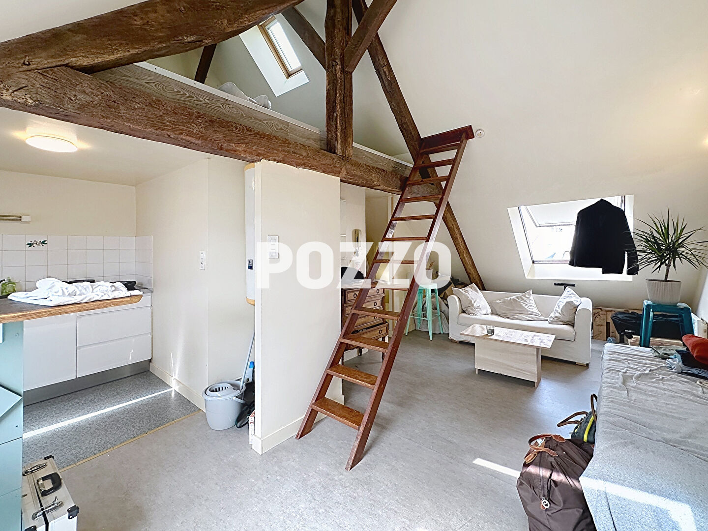 A Vendre - IDEAL INVESTISSEURS -  Studio avec bail en cours