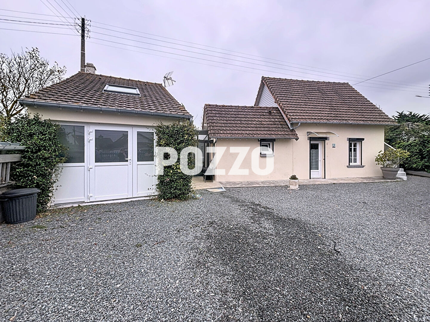Blainville Sur Mer , proche commerces et plage, limitrophe Agon Coutainville, maison plain pied  en très bon état