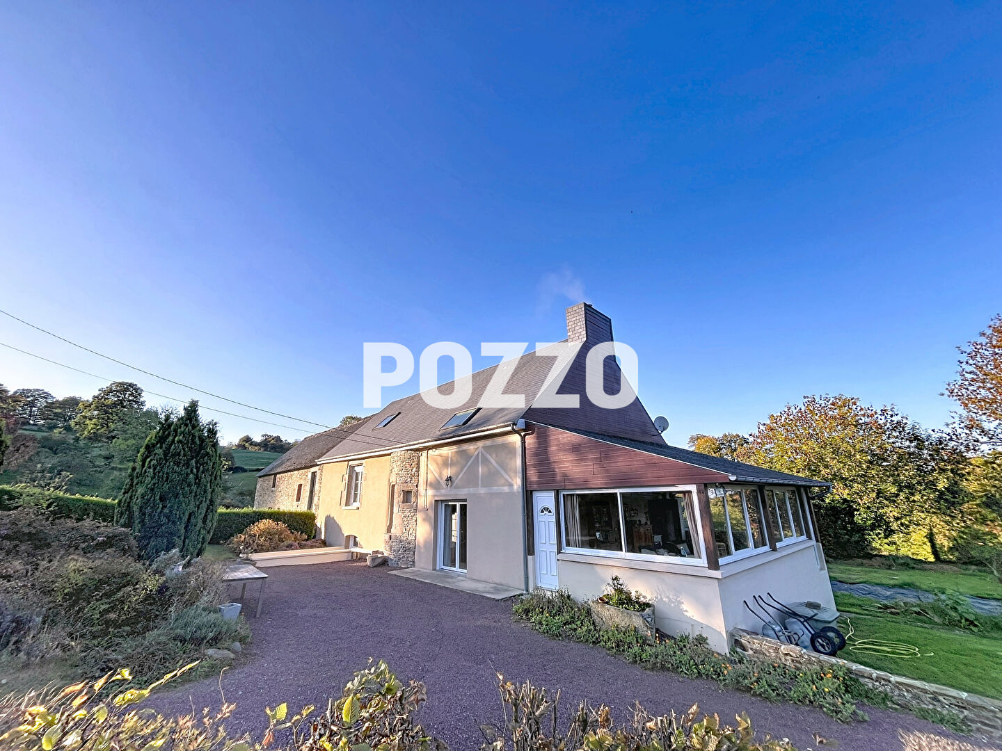 A VENDRE MAISON DE 5 PIECES (164 m2) AVEC TERRAIN DE PRESQUE 5ha A VIRE-NORMANDIE (14)