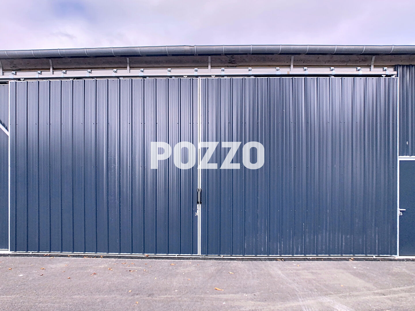 A LOUER - Box de stockage - 70m2 - Beauvoir