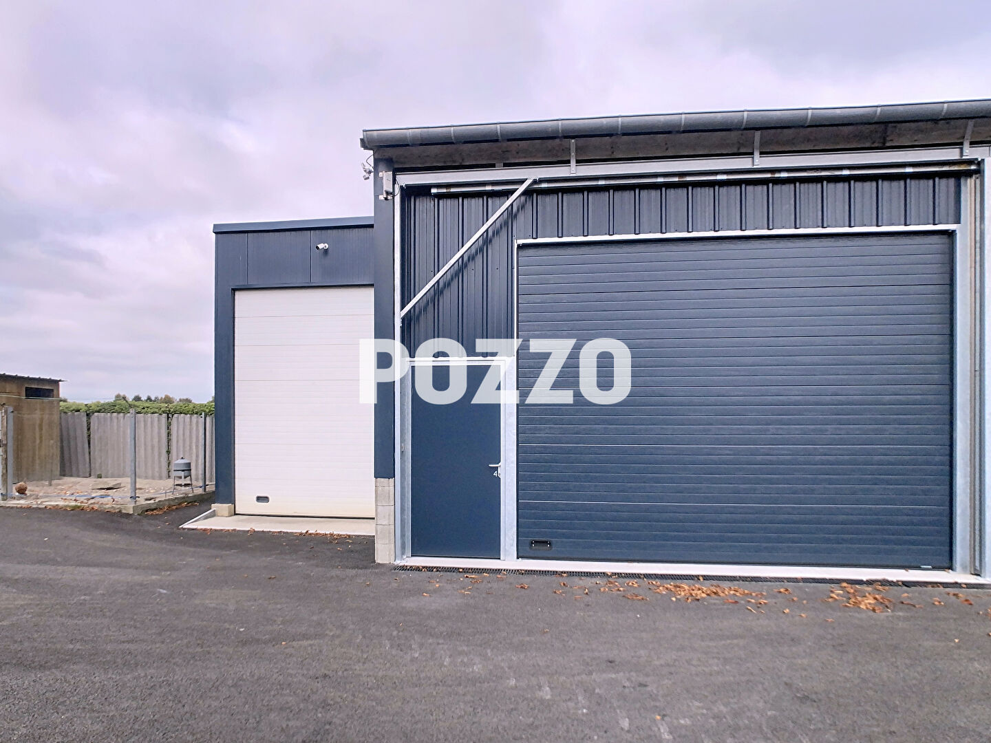 Photo A LOUER - Box de stockage - 36m2 - Beauvoir image 1/4