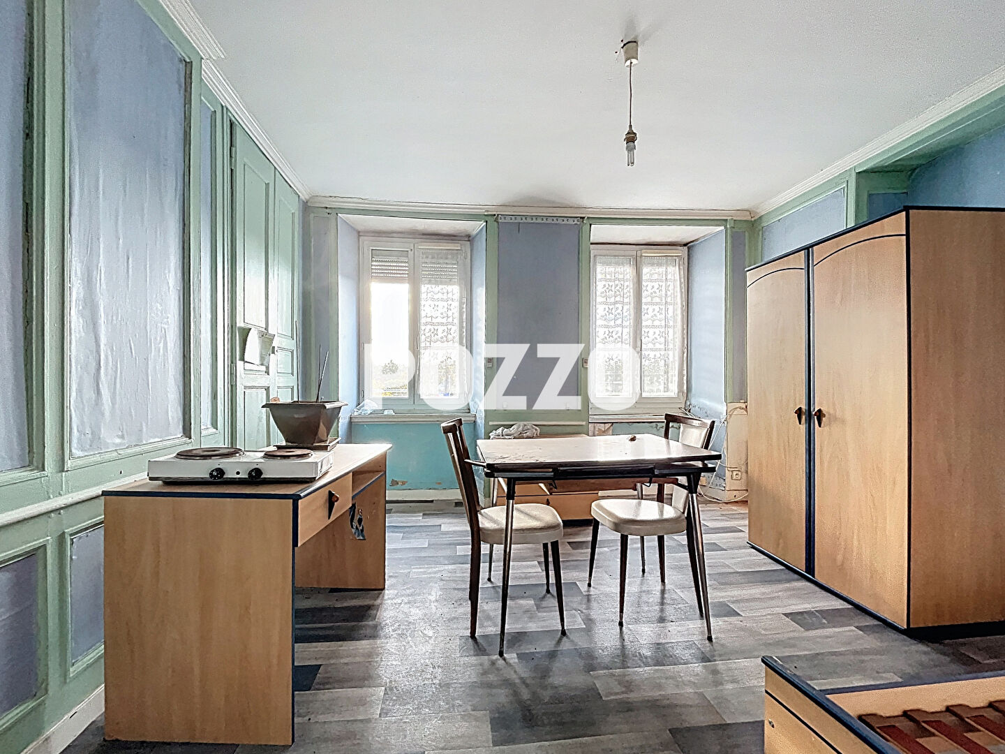 A VENDRE. PLEIN CENTRE DE TORIGNY. STUDIO A REHABILITER. 22.11M² LOI CARREZ.