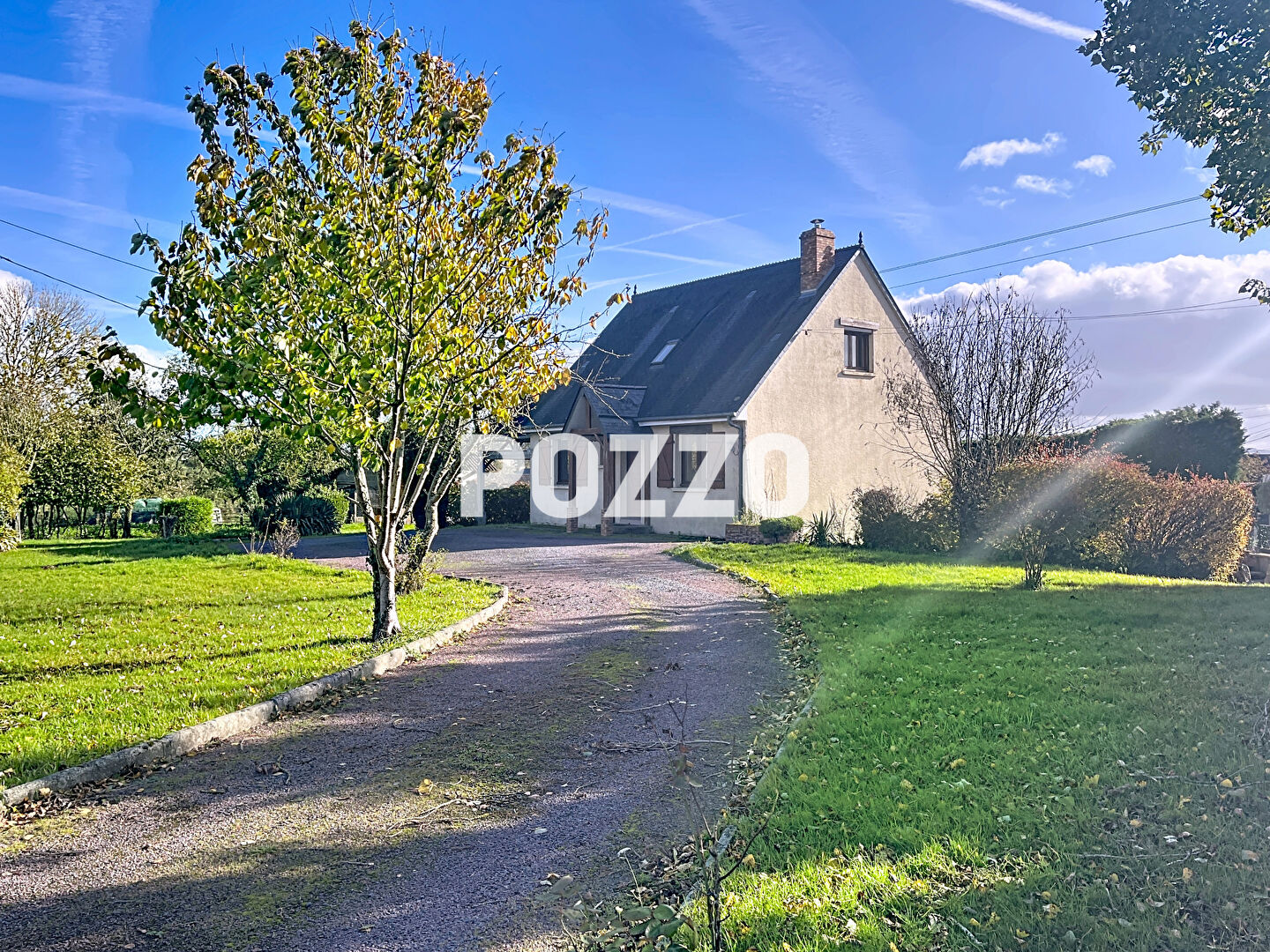 A VENDRE. ST AMAND. MAISON AVEC VIE DE PLAIN-PIED. BEAU JARDIN DE 2000M² ENV.