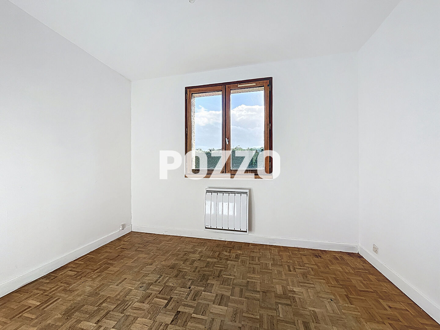 Photo A VENDRE. ST AMAND. MAISON AVEC VIE DE PLAIN-PIED. BEAU JARDIN DE 2000M² ENV. image 6/6