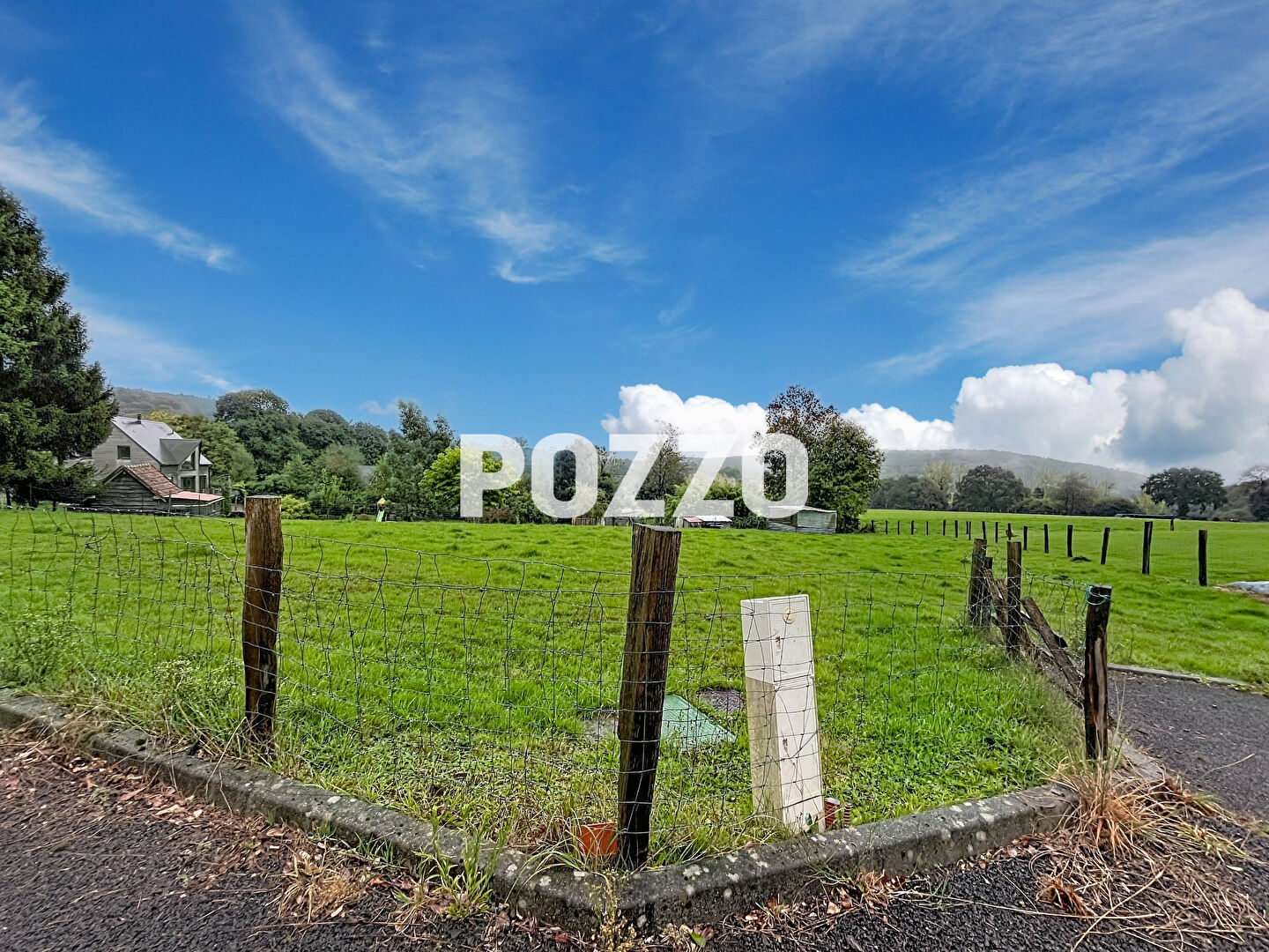 Photo TERRAIN VIABILISE SAINT POIS image 2/2