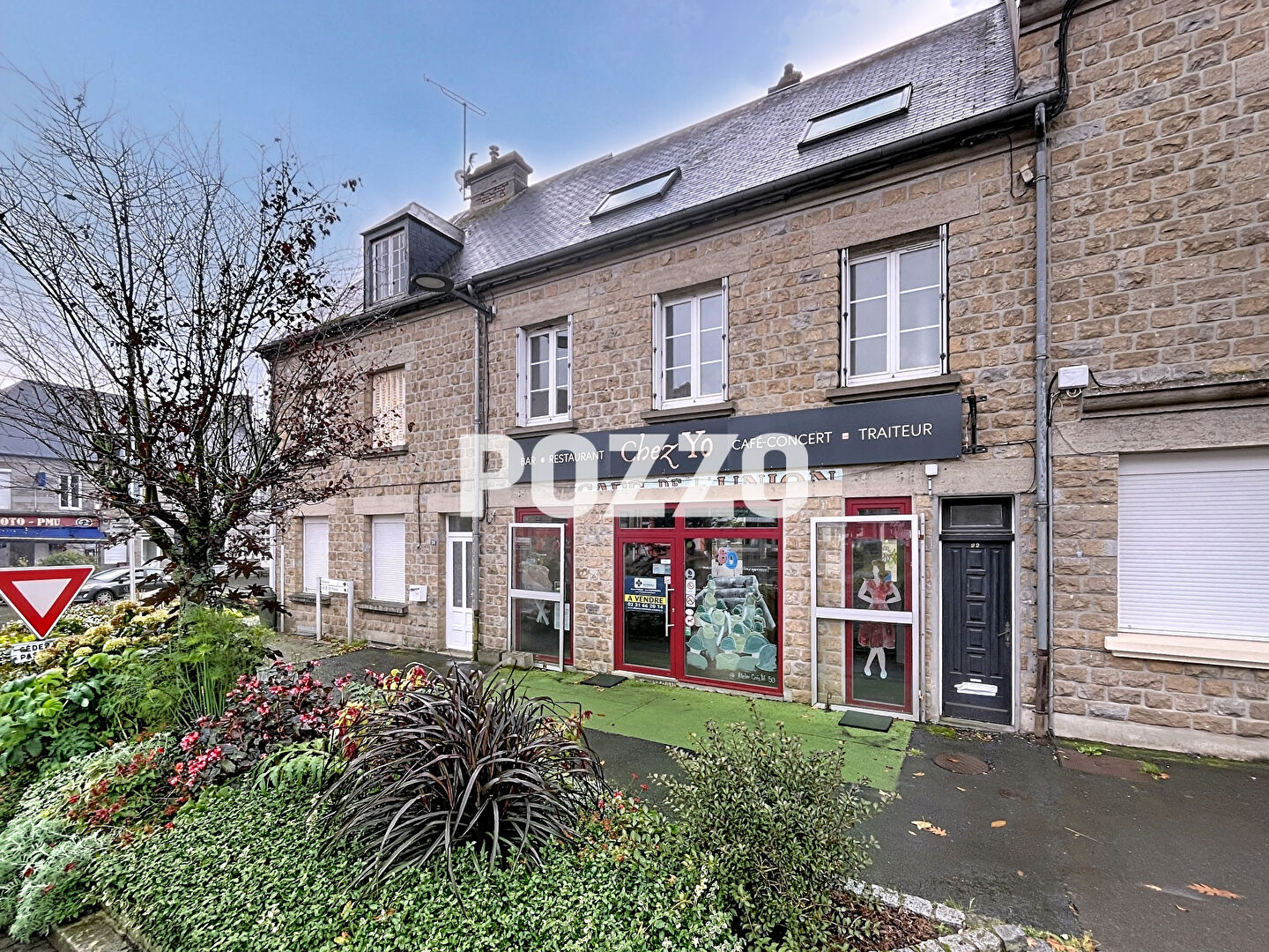Photo A VENDRE IMMEUBLE SUR 2 NIVEAUX (122M²) A SOURDEVAL (50) image 1/6