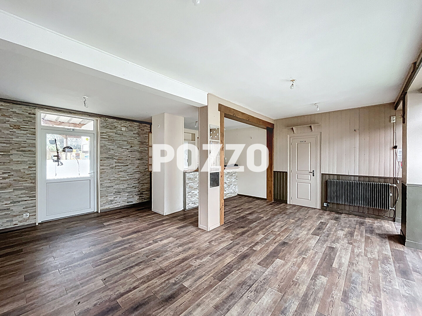 Photo A VENDRE IMMEUBLE SUR 2 NIVEAUX (122M²) A SOURDEVAL (50) image 2/6