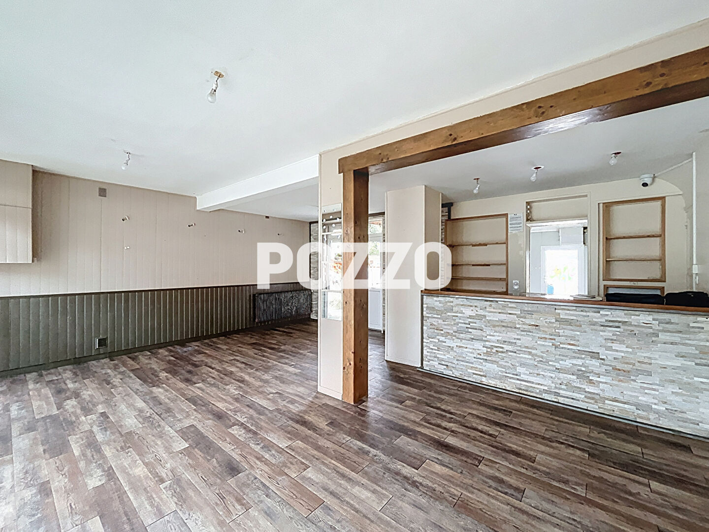 Photo A VENDRE IMMEUBLE SUR 2 NIVEAUX (122M²) A SOURDEVAL (50) image 3/6