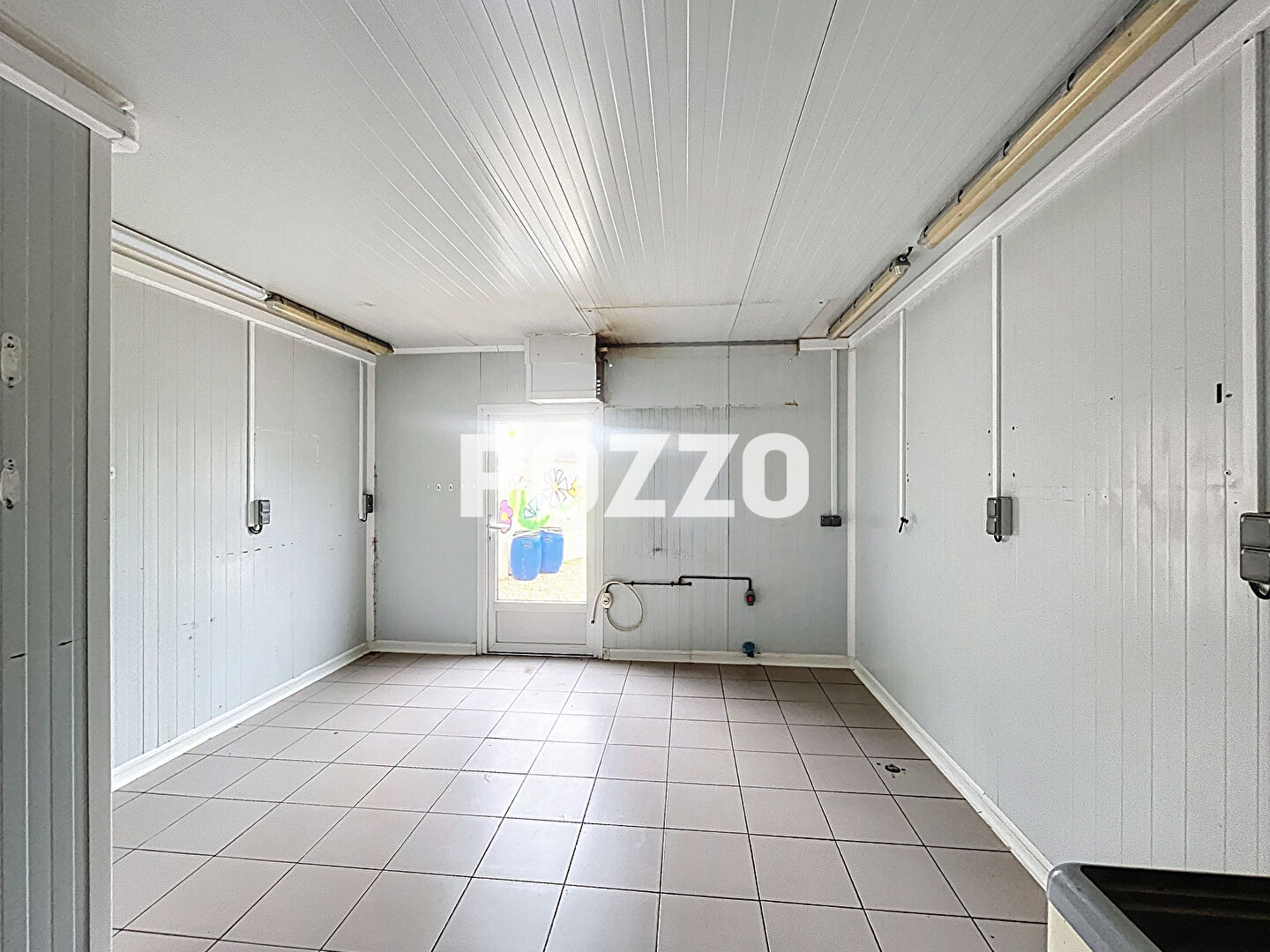 Photo A VENDRE IMMEUBLE SUR 2 NIVEAUX (122M²) A SOURDEVAL (50) image 4/6