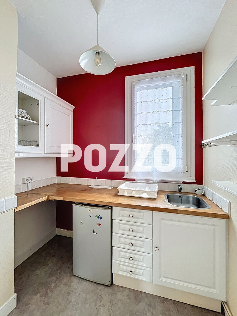 Photo A VENDRE IMMEUBLE SUR 2 NIVEAUX (122M²) A SOURDEVAL (50) image 5/6