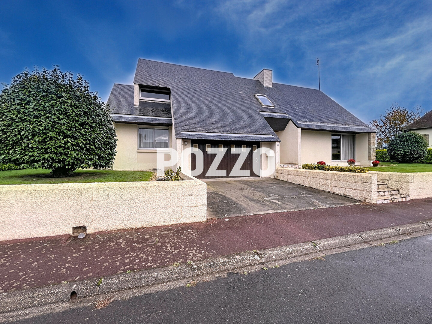 A Vendre - Saint Hilaire Du Harcouet - Maison 5 pièce(s) 129 m² - Vie de Plain-Pied - Centre-ville - Garage