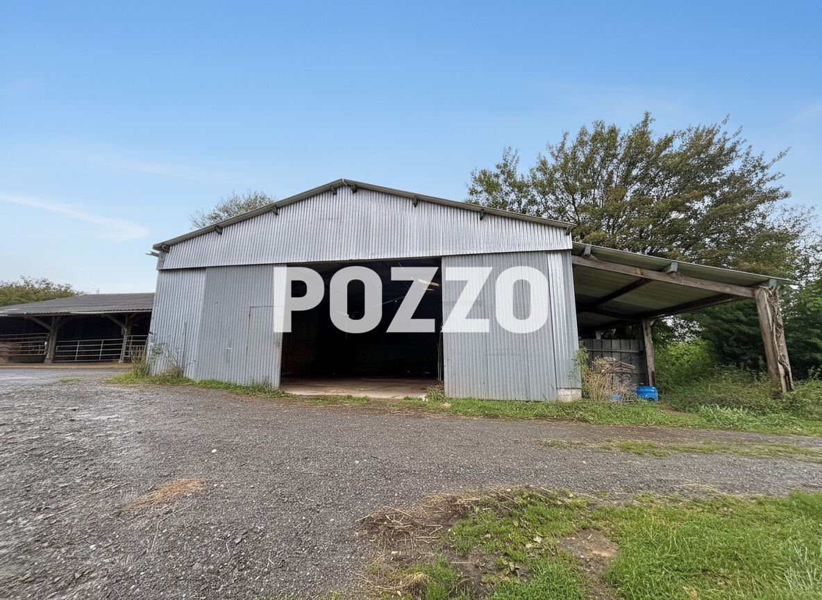 Photo Bâtiment en pierres Saint Sauveur Villages  Terrain de 12840 m2 environ image 1/6