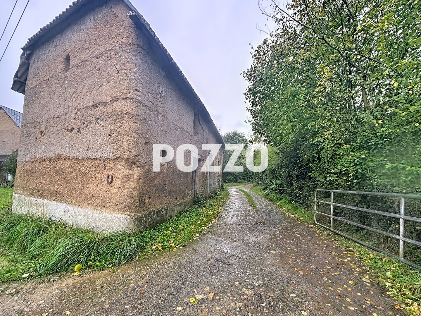 Photo Bâtiment en pierres Saint Sauveur Villages  Terrain de 12840 m2 environ image 6/6