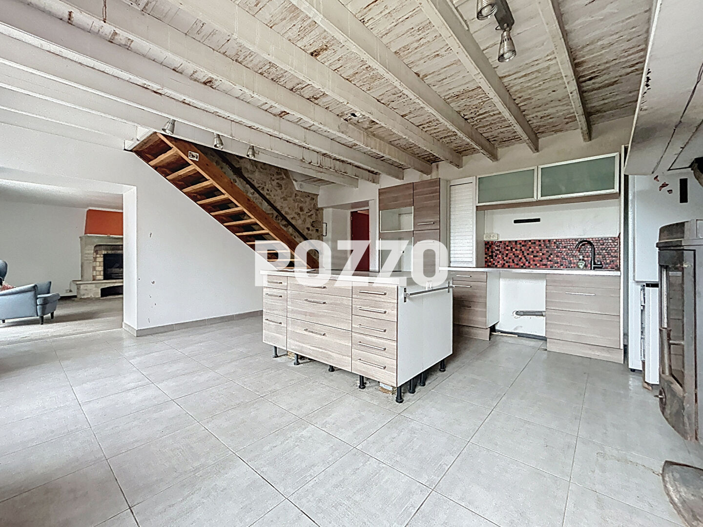 Photo Maison en pierres avec dépendances à finir de rénover image 2/6