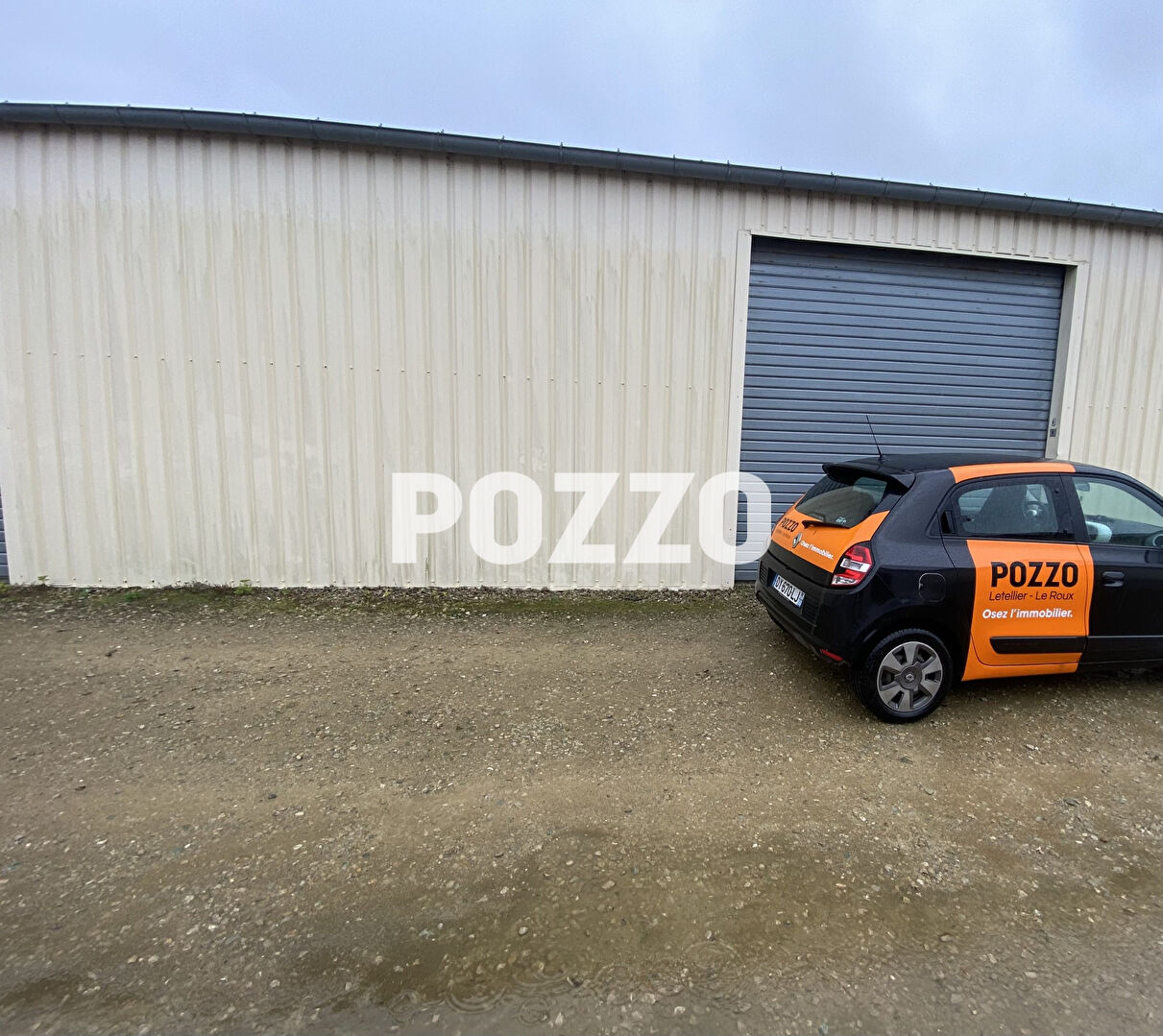 GARAGE / HANGAR  A LOUER DE 135M² A SAINT VAAST LA HOUGUE