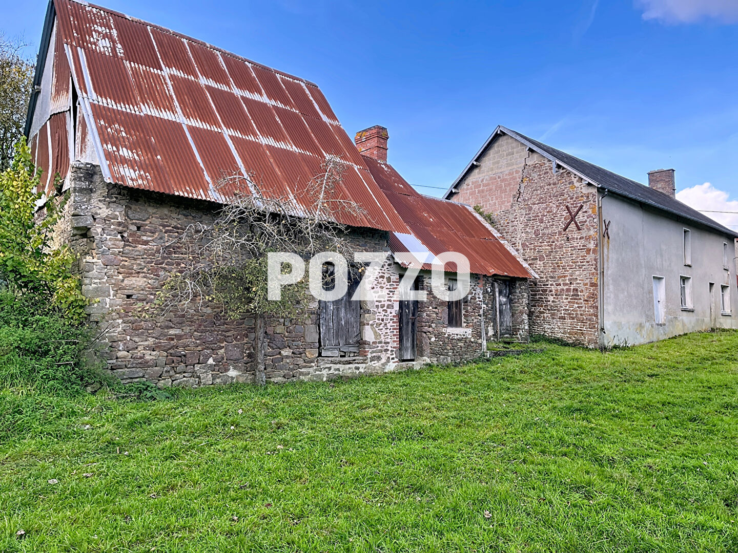 Photo A VENDRE. GUILBERVILLE. A RENOVER ENTIEREMENT. 5000M² DE TERRAIN ENV + DEPENDANCES image 4/6