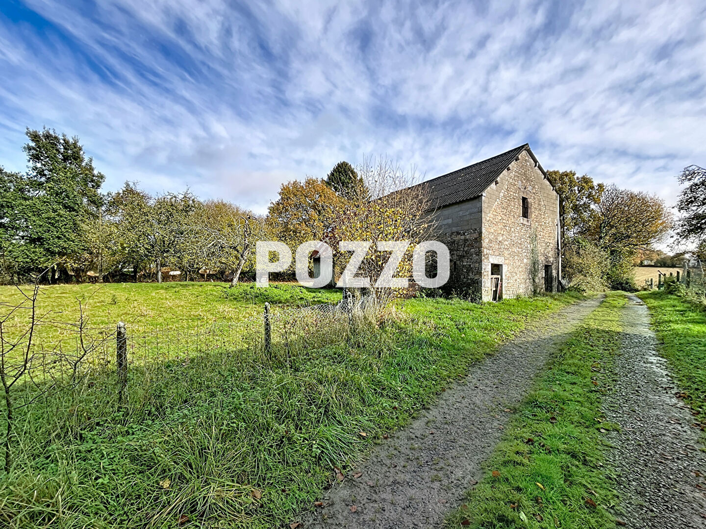 Photo CHERENCE-LE-HERON/ MAISON A RENOVER AVEC DEPENDANCE image 2/6