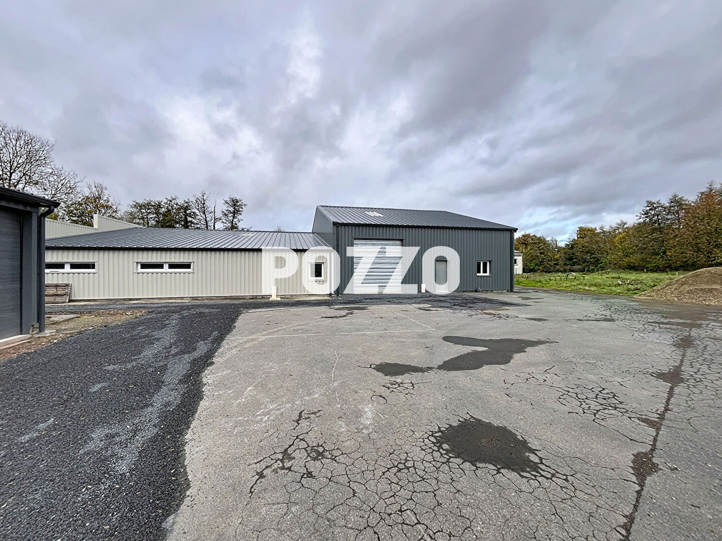 Photo Entrepôt / local industriel Villedieu Les Poêles Rouffigny image 2/3