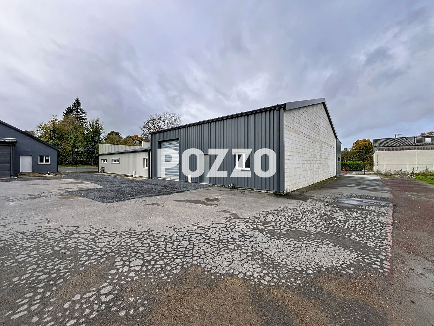 Photo Entrepôt / local industriel Villedieu Les Poêles Rouffigny image 3/3