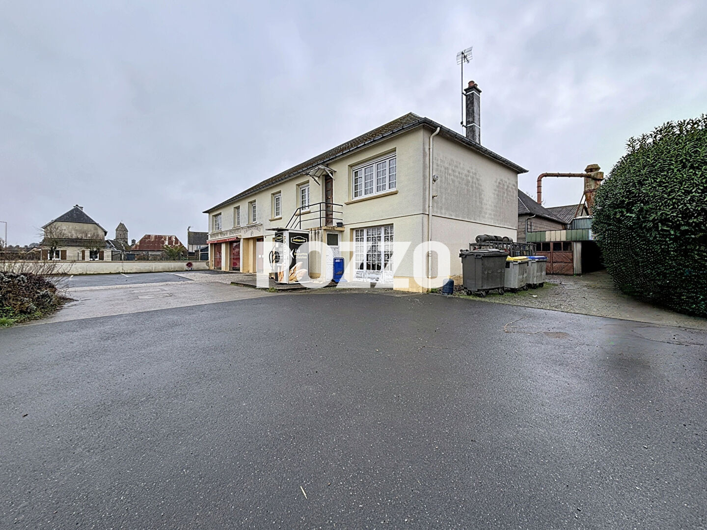 Fonds de commerce , clientèle étendue, Boulangerie, bel outil de travail avec réserves , logement F4 cour et jardin