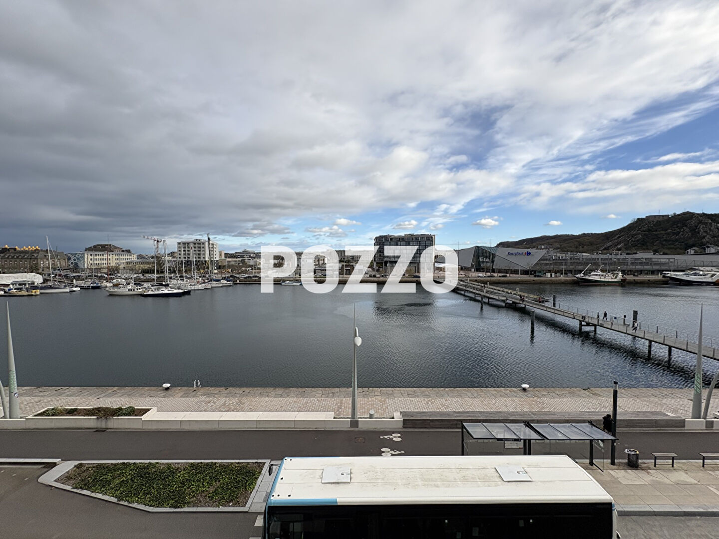 APPARTEMENT A LOUER SUR LES QUAIS AVEC VU SUR LE PORT DE TYPE F3 A CHERBOURG