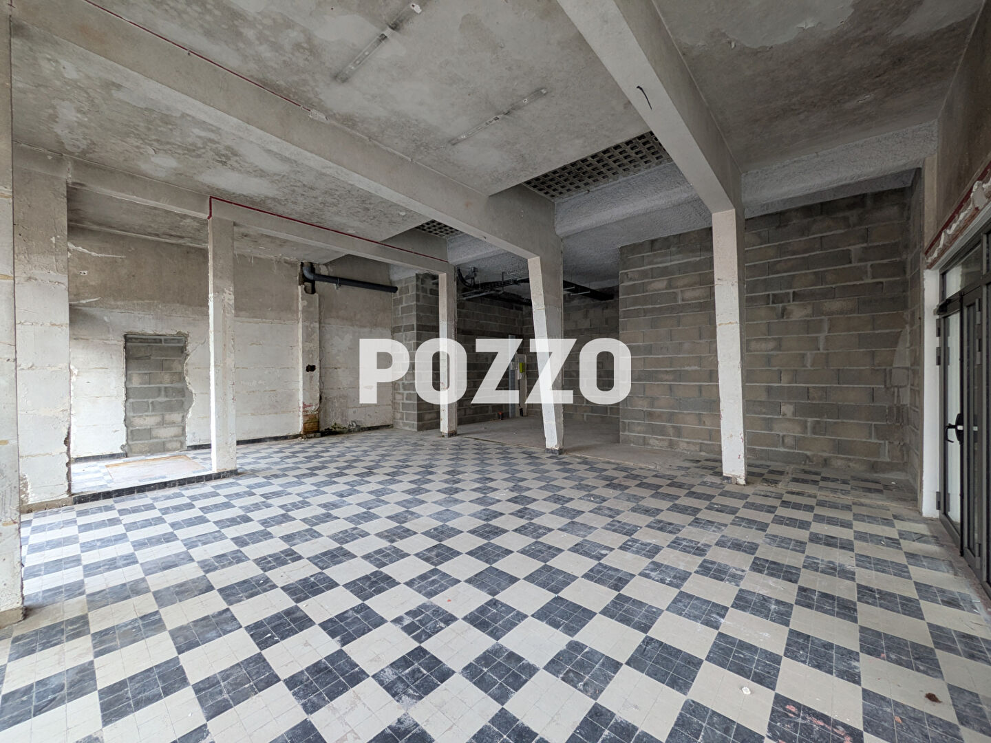 Photo Local à aménager - Axe passant VIRE NORMANDIE image 2/6