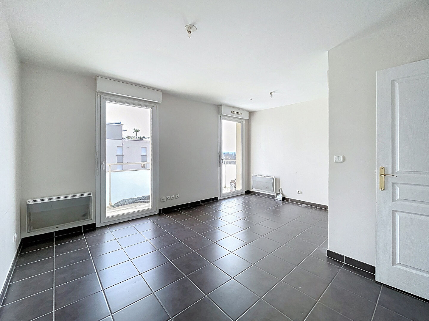 A LOUER : STUDIO - 25 m² - BALCON - BOULEVARD GEORGES POMPIDOU