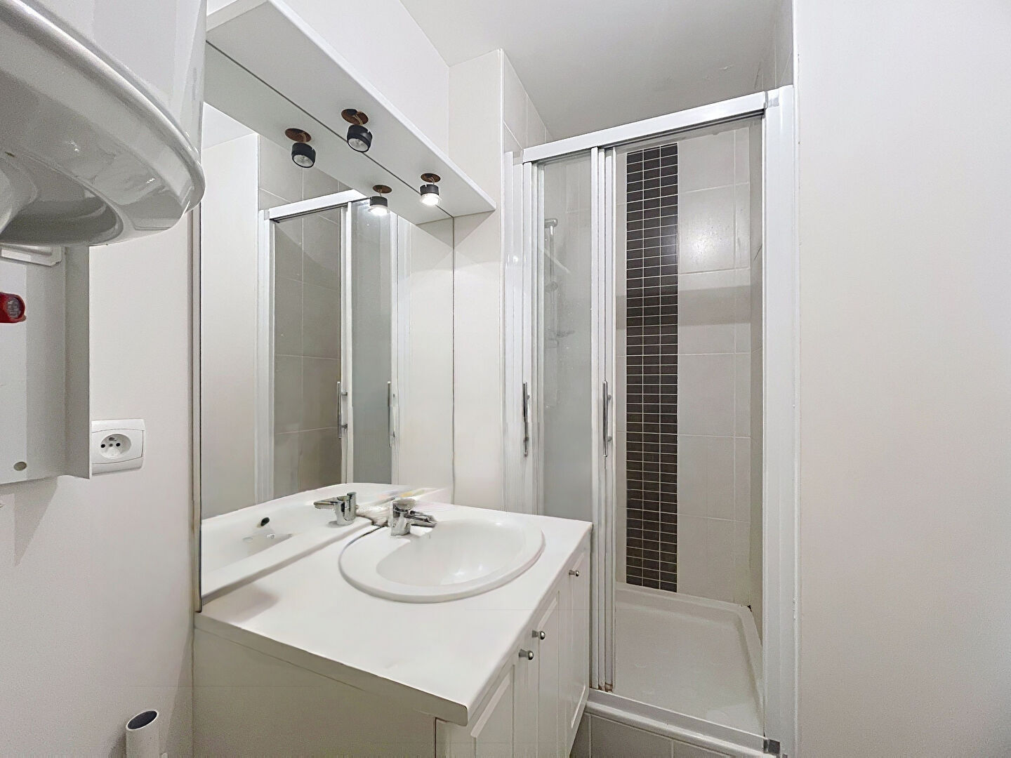 Photo A LOUER : STUDIO - 25 m² - BALCON - BOULEVARD GEORGES POMPIDOU image 4/6