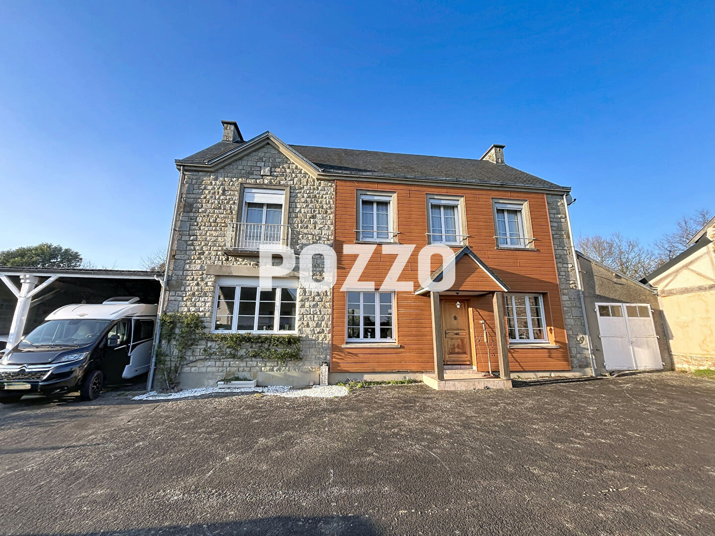 Agence immobilière de 
 Agence Pozzo-immobilier - Pozzo immobilier St Hilaire du Harcouët 
