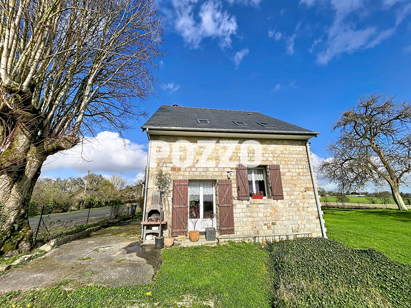 Agence immobilière de 
 Agence Pozzo-immobilier - Pozzo immobilier St Hilaire du Harcouët 
