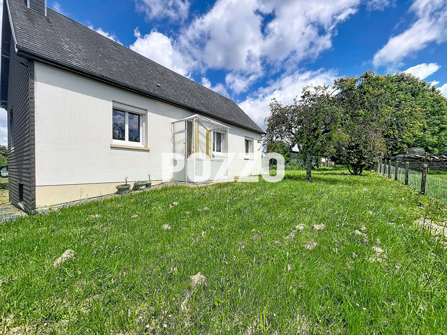 Agence immobilière de 
 Agence Pozzo-immobilier - Pozzo immobilier St Hilaire du Harcouët 
