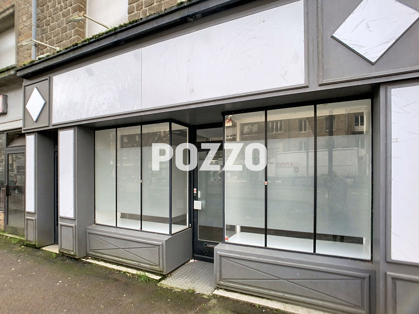 Agence immobilière de 
 Agence Pozzo-immobilier - Pozzo immobilier St Hilaire du Harcouët 
