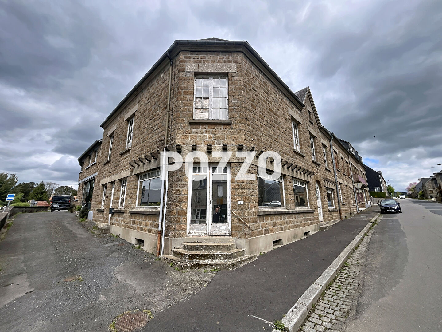 Agence immobilière de 
 Agence Pozzo-immobilier - Pozzo immobilier St Hilaire du Harcouët 
