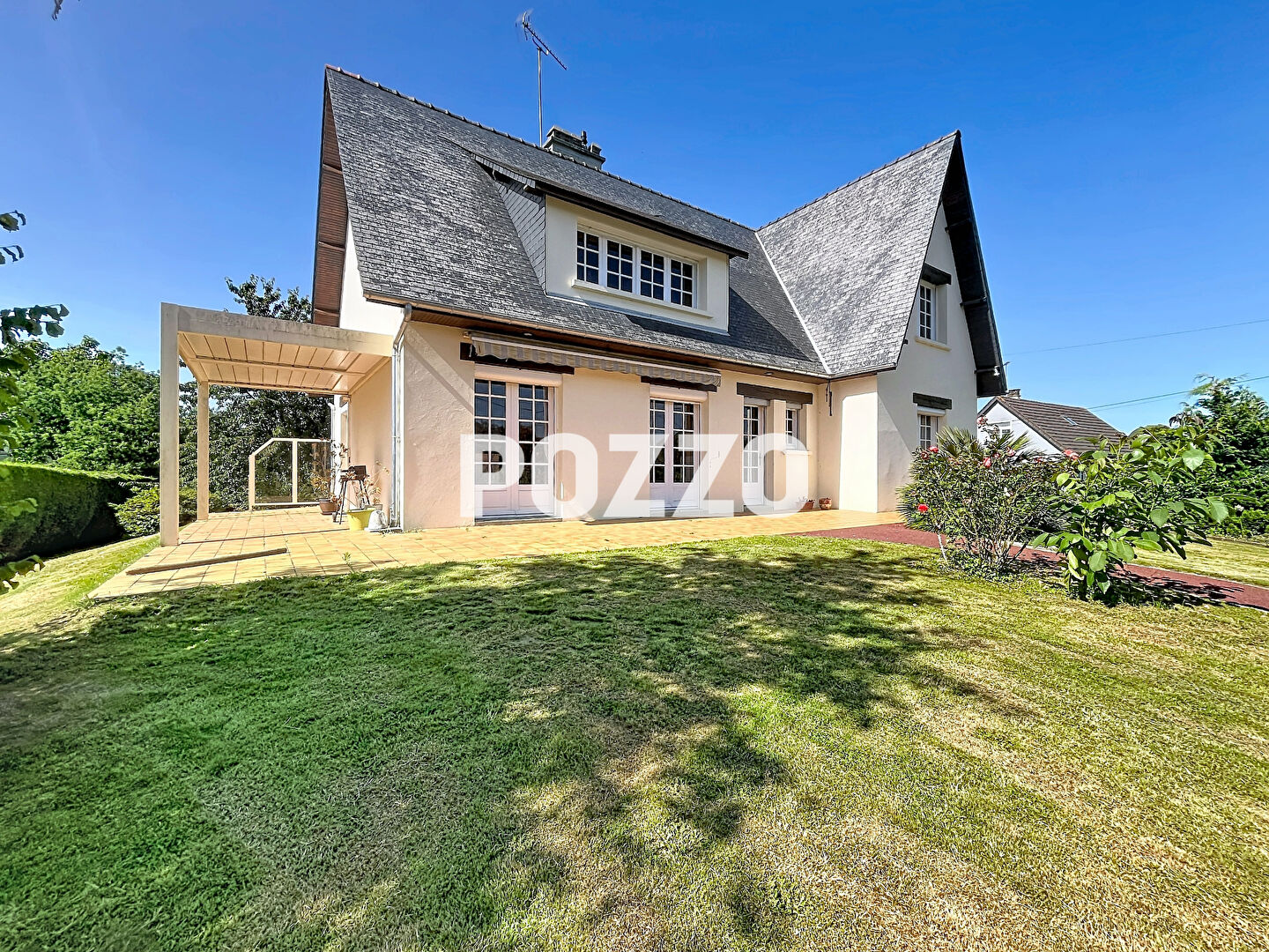 Agence immobilière de 
 Agence Pozzo-immobilier - Pozzo immobilier St Hilaire du Harcouët 
