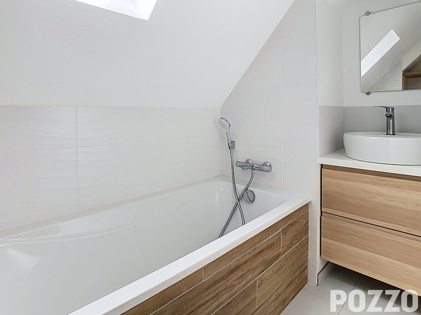 Agence immobilière de 
 Agence Pozzo-immobilier - Pozzo immobilier St Hilaire du Harcouët 
