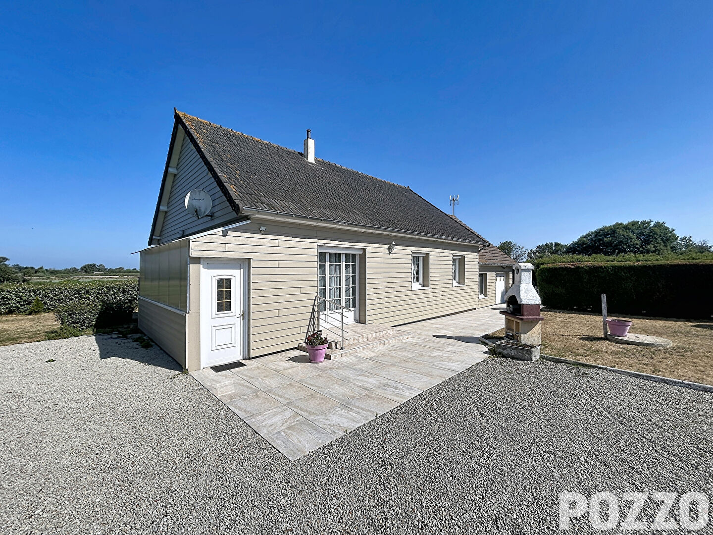 BRETTEVILLE-SUR-AY, pavillon de plain-pied idéalement situé ( plage à pied ou à vélo).