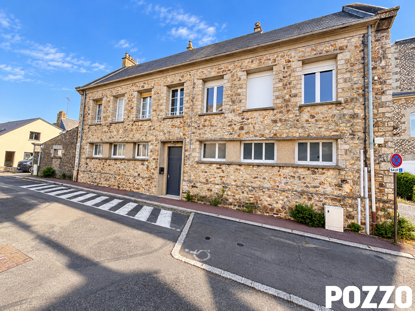 Agence immobilière de 
 Agence Pozzo-immobilier - Pozzo immobilier St Hilaire du Harcouët 
