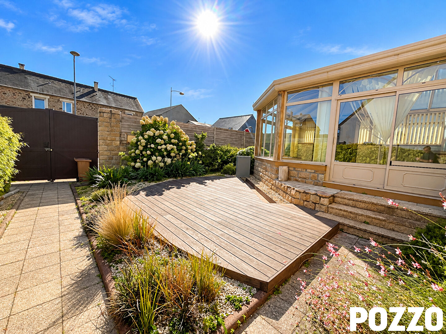 Agence immobilière de 
 Agence Pozzo-immobilier - Pozzo immobilier St Hilaire du Harcouët 
