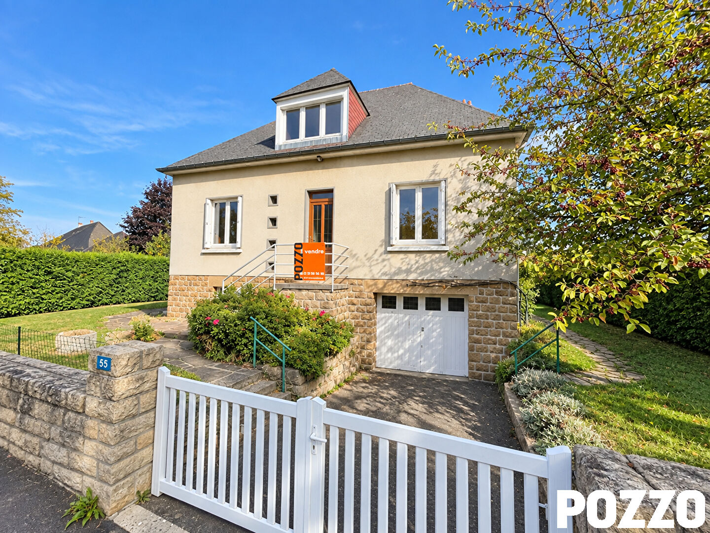 Agence immobilière de 
 Agence Pozzo-immobilier - Pozzo immobilier St Hilaire du Harcouët 
