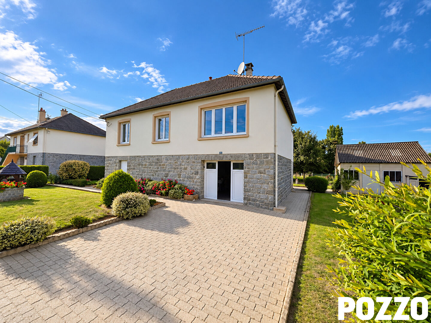 Agence immobilière de 
 Agence Pozzo-immobilier - Pozzo immobilier St Hilaire du Harcouët 
