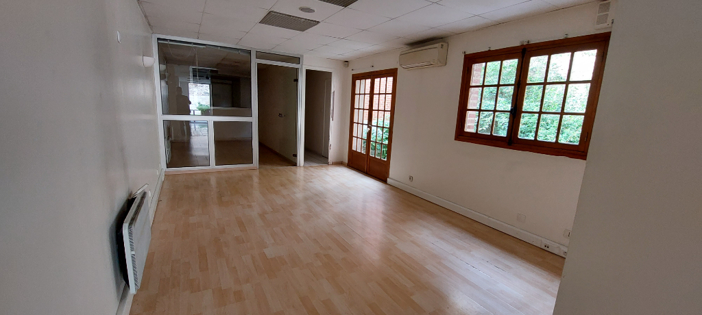 Photo BEAUVAIS CENTRE MURS COMMERCIAUX image 2/5