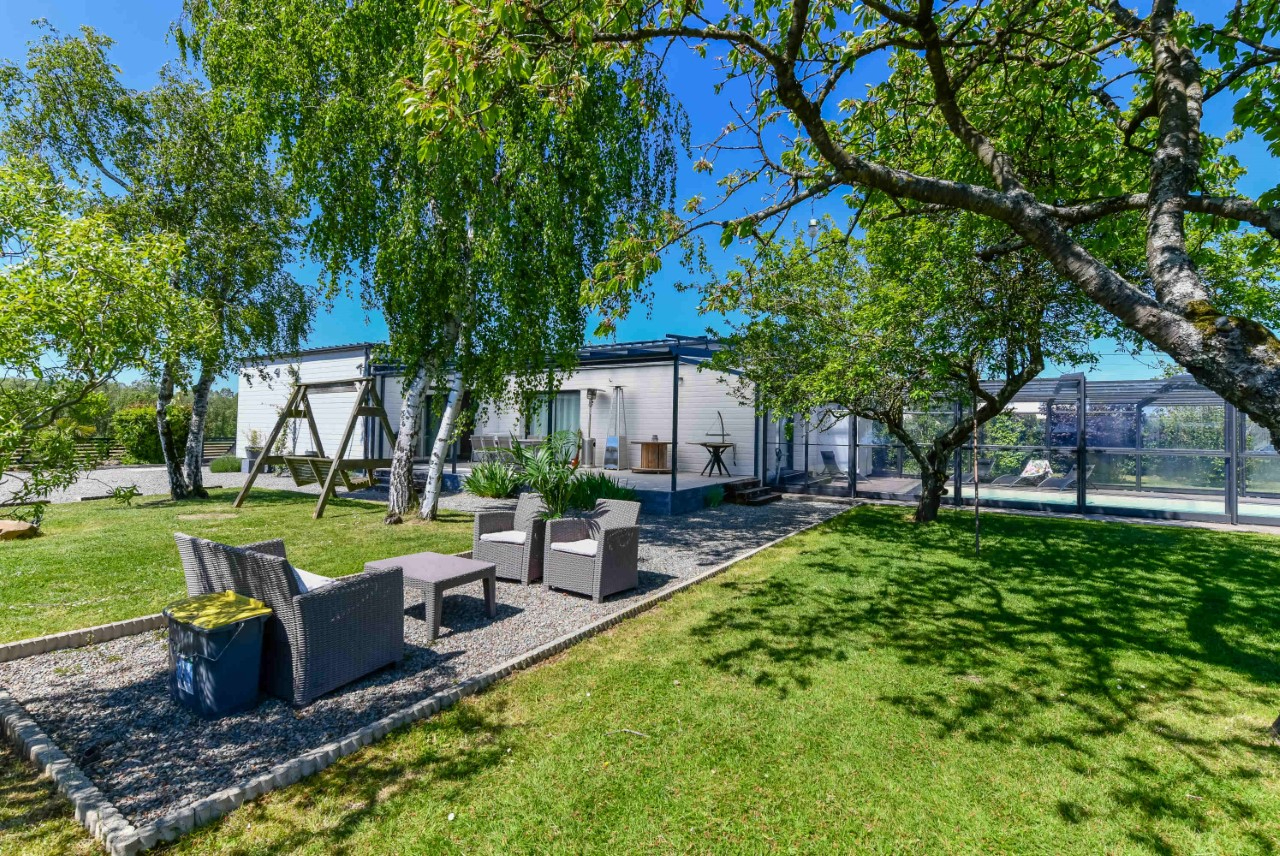 Photo LE CALME ET LA SERENITE D'UNE TRES BELLE MAISON ATYPIQUE  DE PLAIN PIED DE 163 M2 AVEC PISCINE image 1/6